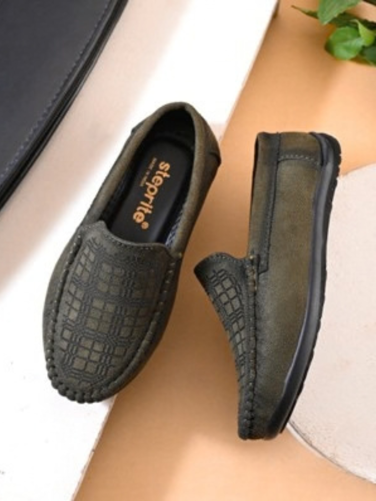 Steprite boys Slipon Shoes Check carving Olive